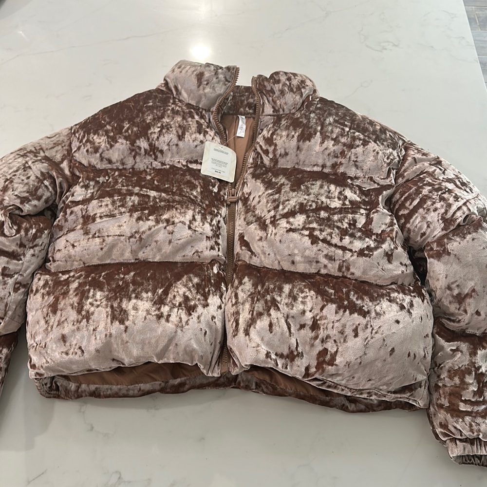 Fabletics wander crushed velour copped puffer jacket size L